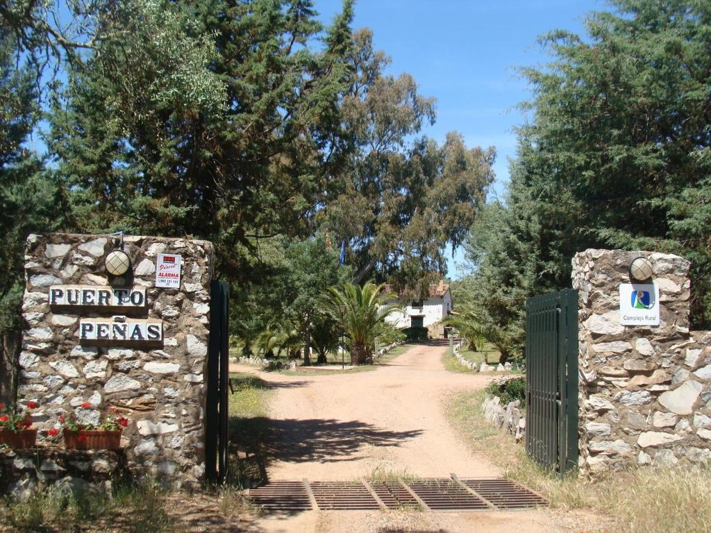Готель Complejo Rural Puerto Penas Aroche Екстер'єр фото